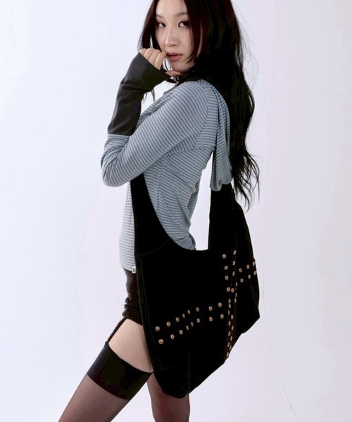 runningHIGH(ランニングハイ)の「【runningHIGH】STUDDED NUBUCK MESSENGER BAG / 【ランニングハイ】スタッドヌバックメッセンジャーバッグ(ショルダーバッグ・レディース・ブラウン/ブラック・ONE SIZE)」の21枚目の写真
