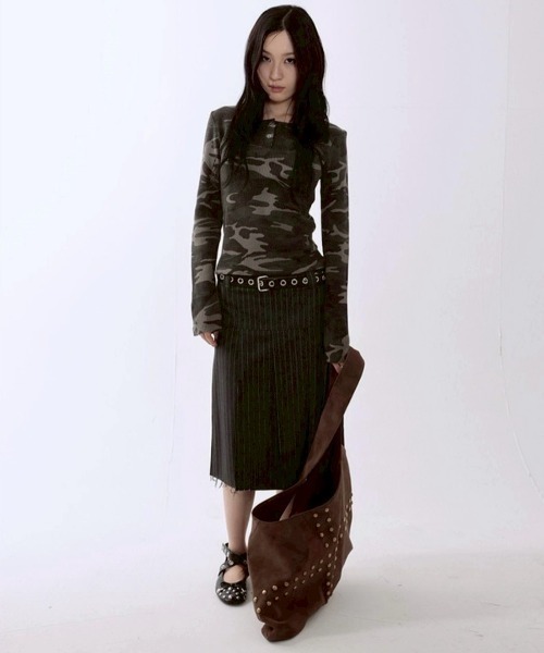 runningHIGH(ランニングハイ)の「【runningHIGH】STUDDED NUBUCK MESSENGER BAG / 【ランニングハイ】スタッドヌバックメッセンジャーバッグ(ショルダーバッグ・レディース・ブラウン/ブラック・ONE SIZE)」の8枚目の写真