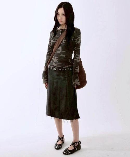 runningHIGH(ランニングハイ)の「【runningHIGH】STUDDED NUBUCK MESSENGER BAG / 【ランニングハイ】スタッドヌバックメッセンジャーバッグ(ショルダーバッグ・レディース・ブラウン/ブラック・ONE SIZE)」の7枚目の写真
