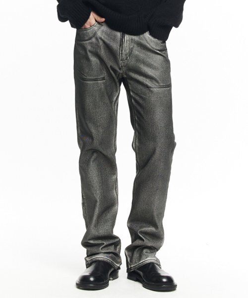 BLACK SPREAD OUT STRAIGHT JEAN