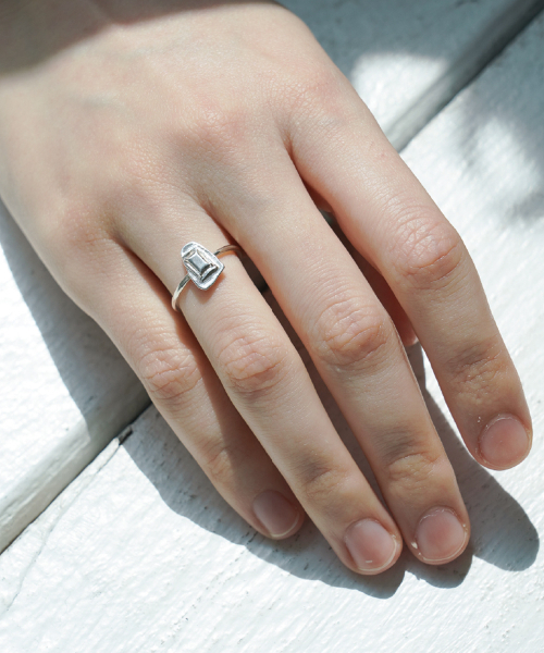 OVERGREY(オーバー グレイ)の「Truth Mirror Ring - S(リング・レディース・その他・17号/18号/19号/20号/11号/12号/13号/14号/15号/16号/7号/8号/9号/10号)」の2枚目の写真