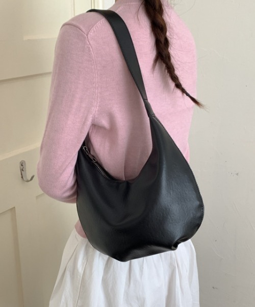 Teem Store(チームストア)の「フェイクレザー コンパクトショルダーバッグ(ショルダーバッグ・レディース・ブラック/モカ/ピンク/ホワイト・F)」の6枚目の写真