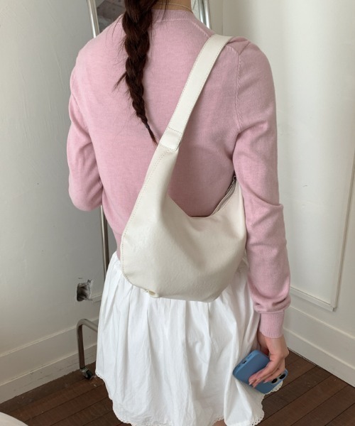 Teem Store(チームストア)の「フェイクレザー コンパクトショルダーバッグ(ショルダーバッグ・レディース・ブラック/モカ/ピンク/ホワイト・F)」の8枚目の写真