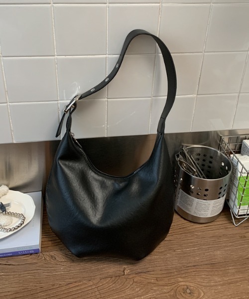 Teem Store(チームストア)の「フェイクレザー コンパクトショルダーバッグ(ショルダーバッグ・レディース・ブラック/モカ/ピンク/ホワイト・F)」の14枚目の写真