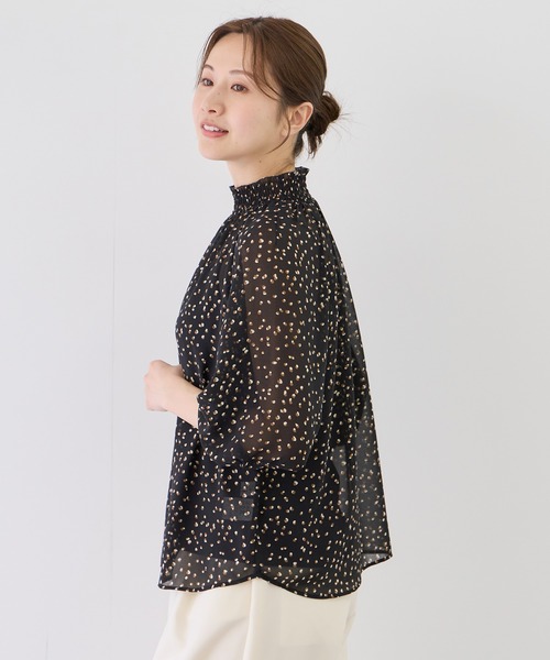 Jayro(ジャイロ)の「シャーリングブラウス(シャツ/ブラウス・レディース・ホワイト系その他5/ブラック系その他/グレー/ブラウン系その他3・M)」の7枚目の写真