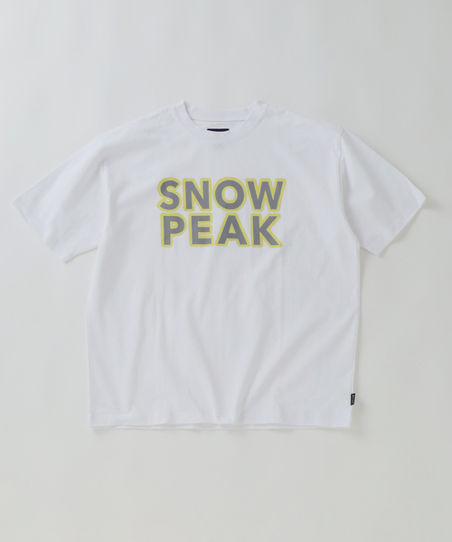 Snow Peak（スノーピーク）の「SNOW PEAK / スノーピーク 別注 マルチカラーロゴ プリントTシャツ（Tシャツ/カットソー・メンズ・チャコールグレー/ホワイト/ピンク/オレンジ・SMALL/MEDIUM/LARGE）」の2枚目の写真