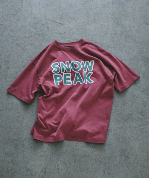Snow Peak（スノーピーク）の「SNOW PEAK / スノーピーク 別注 マルチカラーロゴ プリントTシャツ（Tシャツ/カットソー・メンズ・チャコールグレー/ホワイト/ピンク/オレンジ・SMALL/MEDIUM/LARGE）」の6枚目の写真