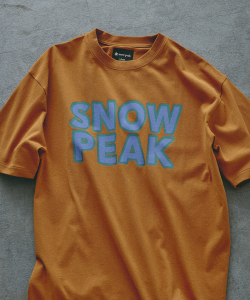 Snow Peak（スノーピーク）の「SNOW PEAK / スノーピーク 別注 マルチカラーロゴ プリントTシャツ（Tシャツ/カットソー・メンズ・チャコールグレー/ホワイト/ピンク/オレンジ・SMALL/MEDIUM/LARGE）」の11枚目の写真