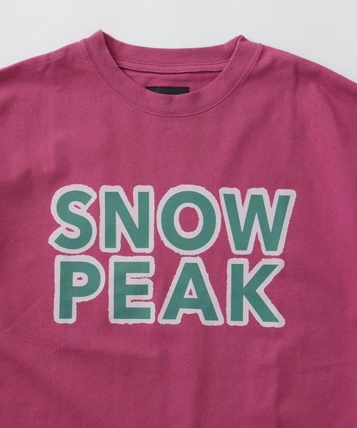 Snow Peak（スノーピーク）の「SNOW PEAK / スノーピーク 別注 マルチカラーロゴ プリントTシャツ（Tシャツ/カットソー・メンズ・チャコールグレー/ホワイト/ピンク/オレンジ・SMALL/MEDIUM/LARGE）」の18枚目の写真
