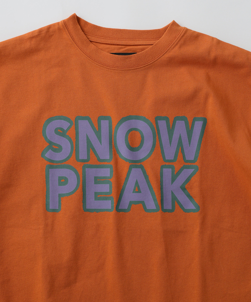 Snow Peak（スノーピーク）の「SNOW PEAK / スノーピーク 別注 マルチカラーロゴ プリントTシャツ（Tシャツ/カットソー・メンズ・チャコールグレー/ホワイト/ピンク/オレンジ・SMALL/MEDIUM/LARGE）」の20枚目の写真
