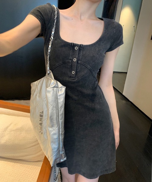 MEMECLE(メメクル)の「【 MEMECLE / メメクル 】スクエアネックフレアミニワンピース(ワンピース・レディース・グレー/ブラック・FREE)」の1枚目の写真