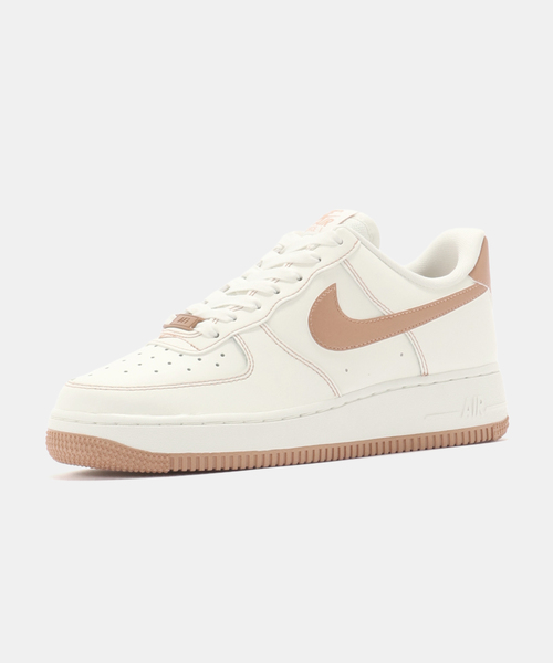 NIKE(ナイキ)の「NIKE W AIR FORCE 1 07 NA36 IQ9428-133(スニーカー・レディース・アイボリー・23cm/23.5cm/24cm/24.5cm/25cm)」の2枚目の写真