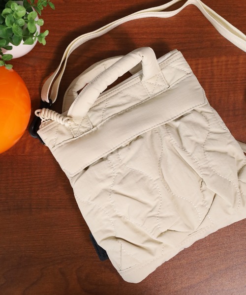 WILD THINGS(ワイルドシングス)の「ミニヘルメットバッグ(ショルダーバッグ・メンズ・レッド/オリーブ/オフホワイト/ブラック・FREE)」の2枚目の写真