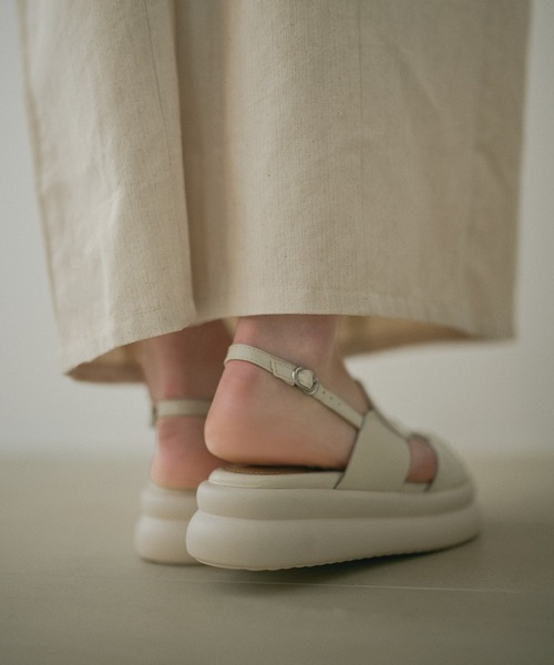 LAULEN(ローレン)の「leather circle motif back strap sandal /レザーサークルモチーフバックストラップサンダル(サンダル・レディース・ブラック/アイボリー/シルバー・23cm/24.5cm)」の10枚目の写真