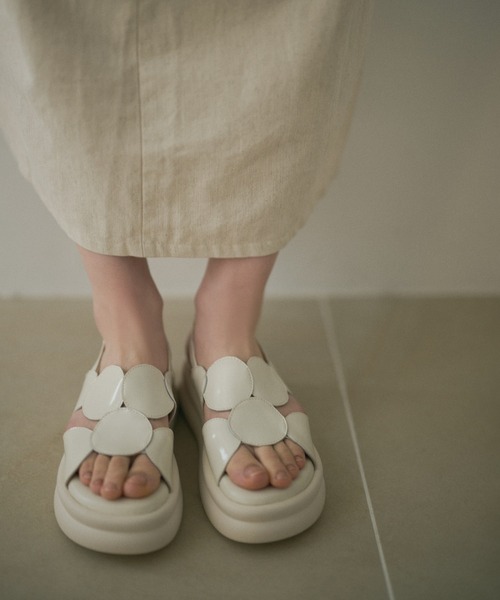LAULEN(ローレン)の「leather circle motif back strap sandal /レザーサークルモチーフバックストラップサンダル(サンダル・レディース・ブラック/アイボリー/シルバー・23cm/24.5cm)」の12枚目の写真