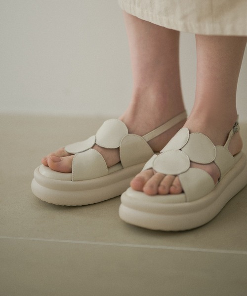 LAULEN(ローレン)の「leather circle motif back strap sandal /レザーサークルモチーフバックストラップサンダル(サンダル・レディース・ブラック/アイボリー/シルバー・23cm/24.5cm)」の15枚目の写真