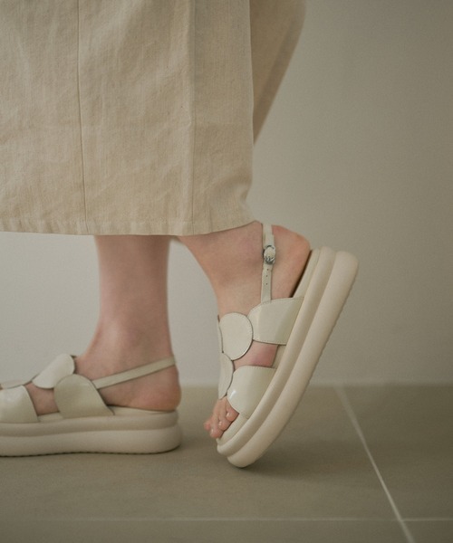 LAULEN(ローレン)の「leather circle motif back strap sandal /レザーサークルモチーフバックストラップサンダル(サンダル・レディース・ブラック/アイボリー/シルバー・23cm/24.5cm)」の16枚目の写真