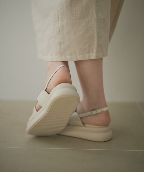 LAULEN(ローレン)の「leather circle motif back strap sandal /レザーサークルモチーフバックストラップサンダル(サンダル・レディース・ブラック/アイボリー/シルバー・23cm/24.5cm)」の18枚目の写真