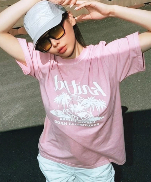 KNITTED(ニッティド)の「(ユニセックス) ピグメント パームツリー グラフィック Tシャツ ウォッシングピンク(Tシャツ/カットソー・レディース・その他・MEDIUM/LARGE/X-LARGE)」の1枚目の写真