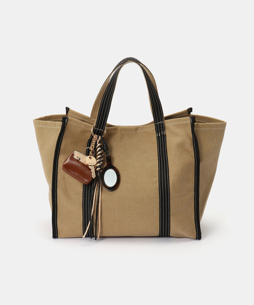 cache cache(カシュ カシュ)の「cachecache/カシュカシュ チャームツキキャンバストート(トートバッグ・レディース・ベージュ/ブラック・FREE)」の1枚目の写真