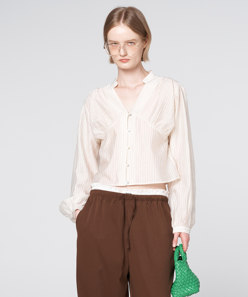 320SHOWROOM（320ショールーム）の「Shirred Texture Stripe Blouse Beige（シャツ/ブラウス・レディース・ベージュ・FREE）」の2枚目の写真