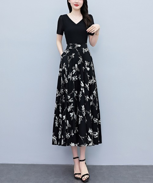 LUCPY(ラクピー)の「フラワードッキングロングワンピース(ワンピース・レディース・ブラック・XX-LARGE/X-LARGE/LARGE/MEDIUM)」の4枚目の写真