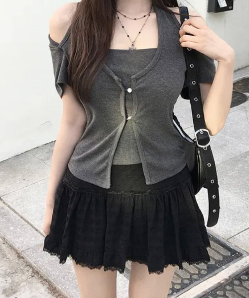 VIVID LADY(ビビッドレディー)の「ホルターネック レイヤード風 半袖トップス(Tシャツ/カットソー・レディース・チャコールグレー/ブラック/アイボリー・FREE)」の18枚目の写真