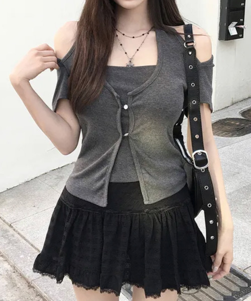 VIVID LADY(ビビッドレディー)の「ホルターネック レイヤード風 半袖トップス(Tシャツ/カットソー・レディース・チャコールグレー/ブラック/アイボリー・FREE)」の20枚目の写真