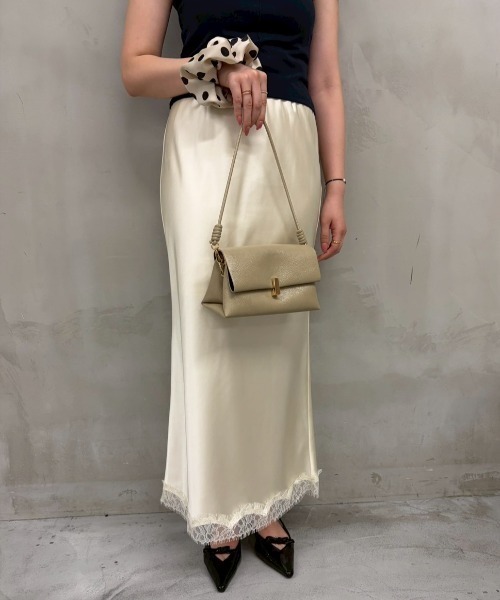 NEUNA（ヌナ）の「【トレンド×上品が叶う】レースサテンスカート（スカート・レディース・ブラック/アイボリー/ドット・FREE）」の12枚目の写真