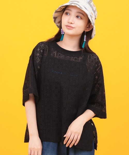 チチカカ(チチカカ)の「Orale! ブロックレースゆるTシャツ(Tシャツ/カットソー・レディース・ブラック/ホワイト・FREE)」の2枚目の写真