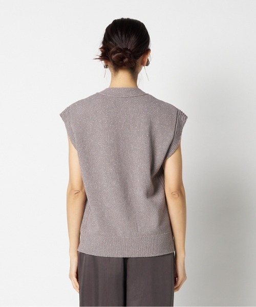 HELIOPOLE（エリオポール）の「METAL BUTTON KNIT VEST（ベスト・レディース・ベージュ/ブラック/グレー・38）」の6枚目の写真