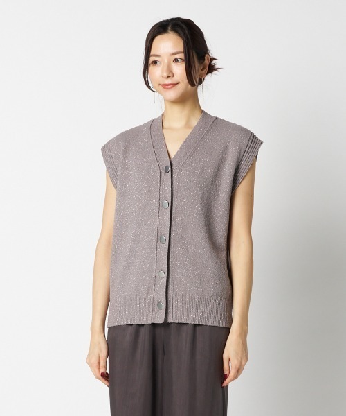 HELIOPOLE（エリオポール）の「METAL BUTTON KNIT VEST（ベスト・レディース・ベージュ/ブラック/グレー・38）」の4枚目の写真
