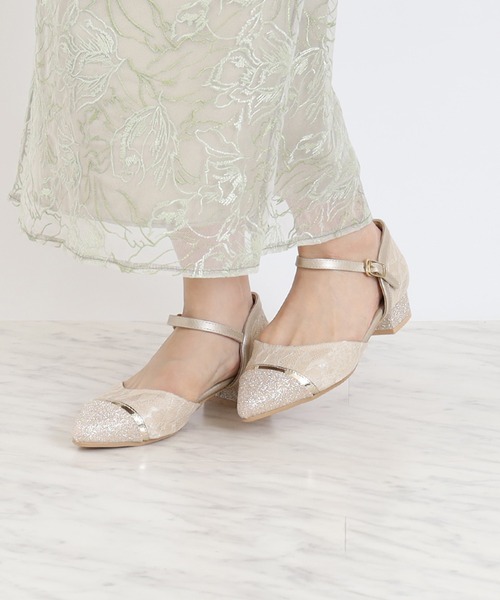 TRUDEA(トルディア)の「レース×ラメチャンキーヒールパンプス(パンプス・レディース・シルバー/ベージュ/ブラック・SMALL/MEDIUM/LARGE)」の2枚目の写真