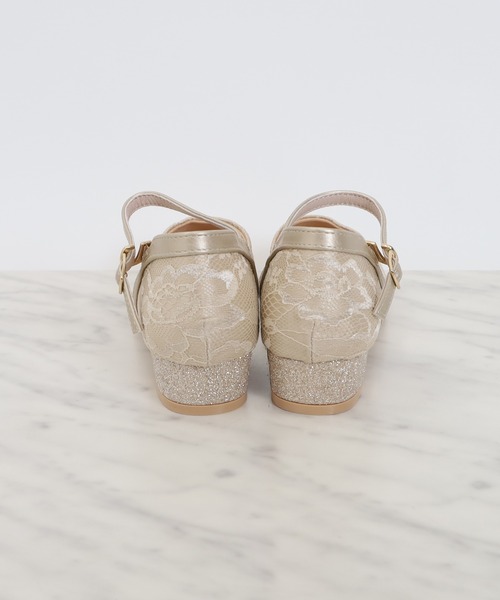 TRUDEA(トルディア)の「レース×ラメチャンキーヒールパンプス(パンプス・レディース・シルバー/ベージュ/ブラック・SMALL/MEDIUM/LARGE)」の5枚目の写真