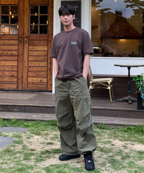 MINDBRIDGE（マインドブリッジ）の「[UNS]エアクール_グラフィックセミオーバーフィット半袖Tシャツ - 2カラー（Tシャツ/カットソー・メンズ・ホワイト/ブラウン・100/105/110/95）」の3枚目の写真
