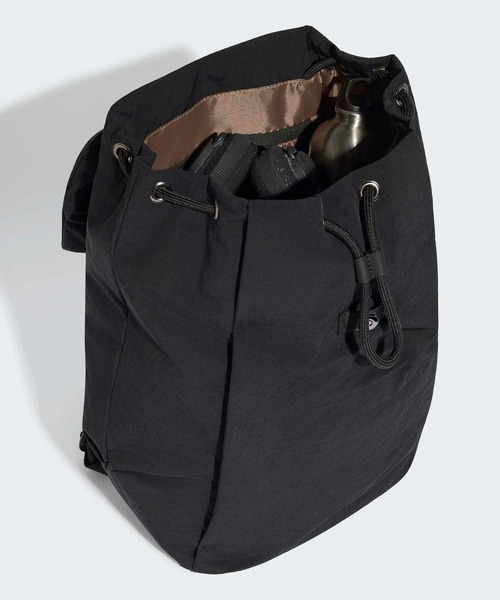adidas(アディダス)の「FAVORITE BACKPACK / アディダス adidas(バックパック/リュック・レディース・ブラック・FREE)」の4枚目の写真
