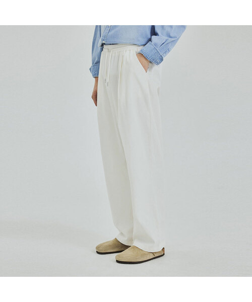 WEDNESDAY OASIS(ウェンズデーオアシス)の「イージーリネンセミワイドバンディングパンツ(7色)(その他パンツ・メンズ・Beige/ブラック/チャコール/Cream/カーキ/ネイビー/ホワイト・MEDIUM/LARGE/X-LARGE)」の2枚目の写真