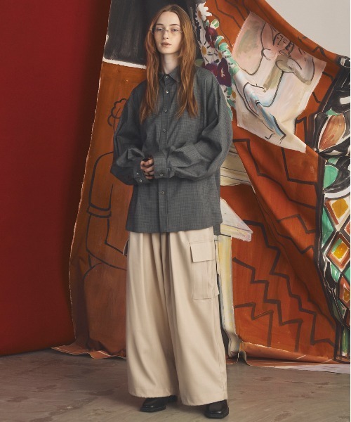 MAISON SPECIAL（メゾンスペシャル）の「《UNISEX》Raglan Yoke Switching Prime-Over Long Sleeve Shirt/ラグランヨーク切替プライムオーバーロングスリーブシャツ【MAISON SPECIAL/メゾンスペシャル】（シャツ/ブラウス・メンズ・ブラック/グレイッシュベージュ/その他1/オフホワイト/カーキ/チャコールグレー・1/0/2）」の9枚目の写真