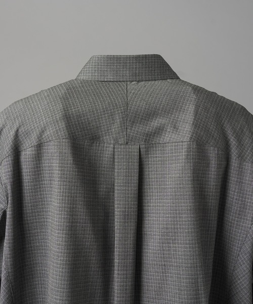 MAISON SPECIAL（メゾンスペシャル）の「《UNISEX》Raglan Yoke Switching Prime-Over Long Sleeve Shirt/ラグランヨーク切替プライムオーバーロングスリーブシャツ【MAISON SPECIAL/メゾンスペシャル】（シャツ/ブラウス・メンズ・ブラック/グレイッシュベージュ/その他1/オフホワイト/カーキ/チャコールグレー・1/0/2）」の7枚目の写真