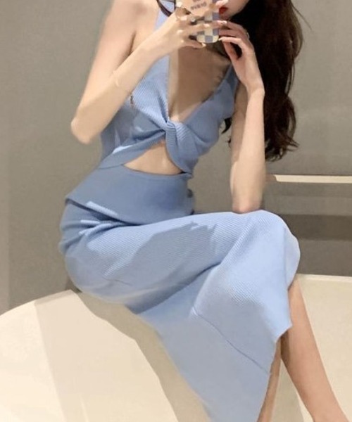 LETee(レティー)の「前後2WAYで着こなし自在!バックオープンデザインが映える大人ニットワンピース(ワンピース・レディース・ブラック/サックスブルー/ピンク・FREE)」の9枚目の写真