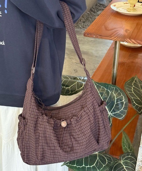 Vipoa（ヴィポア）の「String plaid shoulder bag（ショルダーバッグ・レディース・ブラウン/ホワイト/ブラック/カーキ/アイボリー/パープル/ライトピンク/ブルー/オレンジ・FREE）」の10枚目の写真