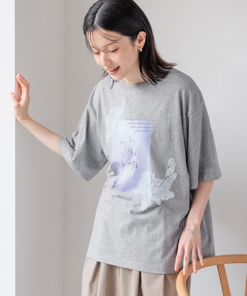 studio CLIP（スタディオクリップ）の「レースフラワーフォトTシャツ（Tシャツ/カットソー・レディース・ホワイト/杢グレー/スモーク・FREE）」の3枚目の写真