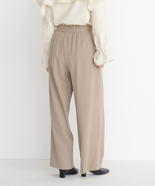 NATURAL BEAUTY BASIC(ナチュラルビューティーベーシック)の「アシメワイドパンツ(その他パンツ・レディース・ベージュ/チャコールグレー・SMALL/MEDIUM)」の10枚目の写真