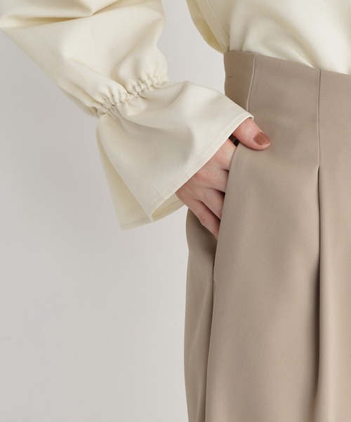 NATURAL BEAUTY BASIC(ナチュラルビューティーベーシック)の「アシメワイドパンツ(その他パンツ・レディース・ベージュ/チャコールグレー・SMALL/MEDIUM)」の7枚目の写真