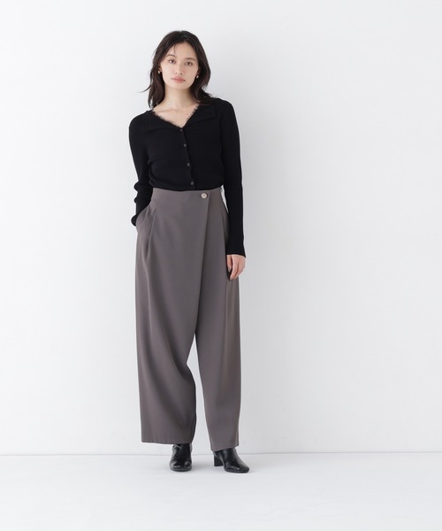 NATURAL BEAUTY BASIC(ナチュラルビューティーベーシック)の「アシメワイドパンツ(その他パンツ・レディース・ベージュ/チャコールグレー・SMALL/MEDIUM)」の22枚目の写真