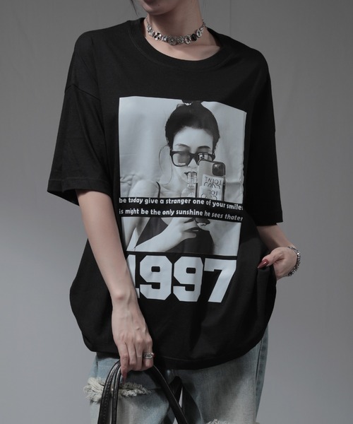 nonomi（ノノミ）の「フォトプリント＆ナンバーロゴ オーバーサイズ半袖Tシャツ（Tシャツ/カットソー・レディース・ブラック/ホワイト・XL）」の3枚目の写真