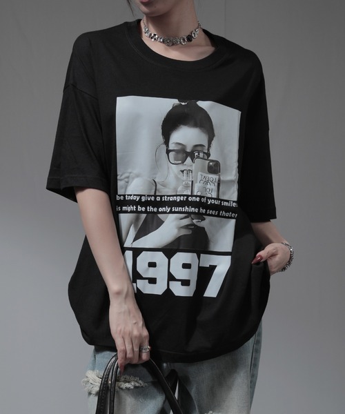 nonomi（ノノミ）の「フォトプリント＆ナンバーロゴ オーバーサイズ半袖Tシャツ（Tシャツ/カットソー・レディース・ブラック/ホワイト・XL）」の6枚目の写真