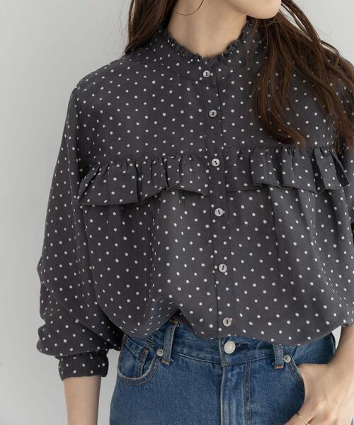 URBAN RESEARCH Sonny Label(アーバンリサーチサニーレーベル)の「『WEB限定』ドットフリルブラウス(シャツ/ブラウス・レディース・オフホワイト/ブラック系その他・FREE)」の2枚目の写真