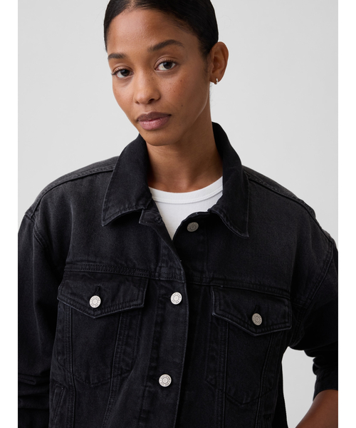 GAP(ギャップ)の「リラックスフィット アイコンデニムジャケット(デニムジャケット・レディース・ブラック・XXS/L/M/S/XS)」の4枚目の写真