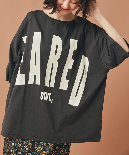 AT THE TRNK(アットザトランク)の「2way ビックフロッキーロゴ Tシャツ AT THE TRNK(Tシャツ/カットソー・レディース・ホワイト/ブラック/チャコール・フリー)」の3枚目の写真